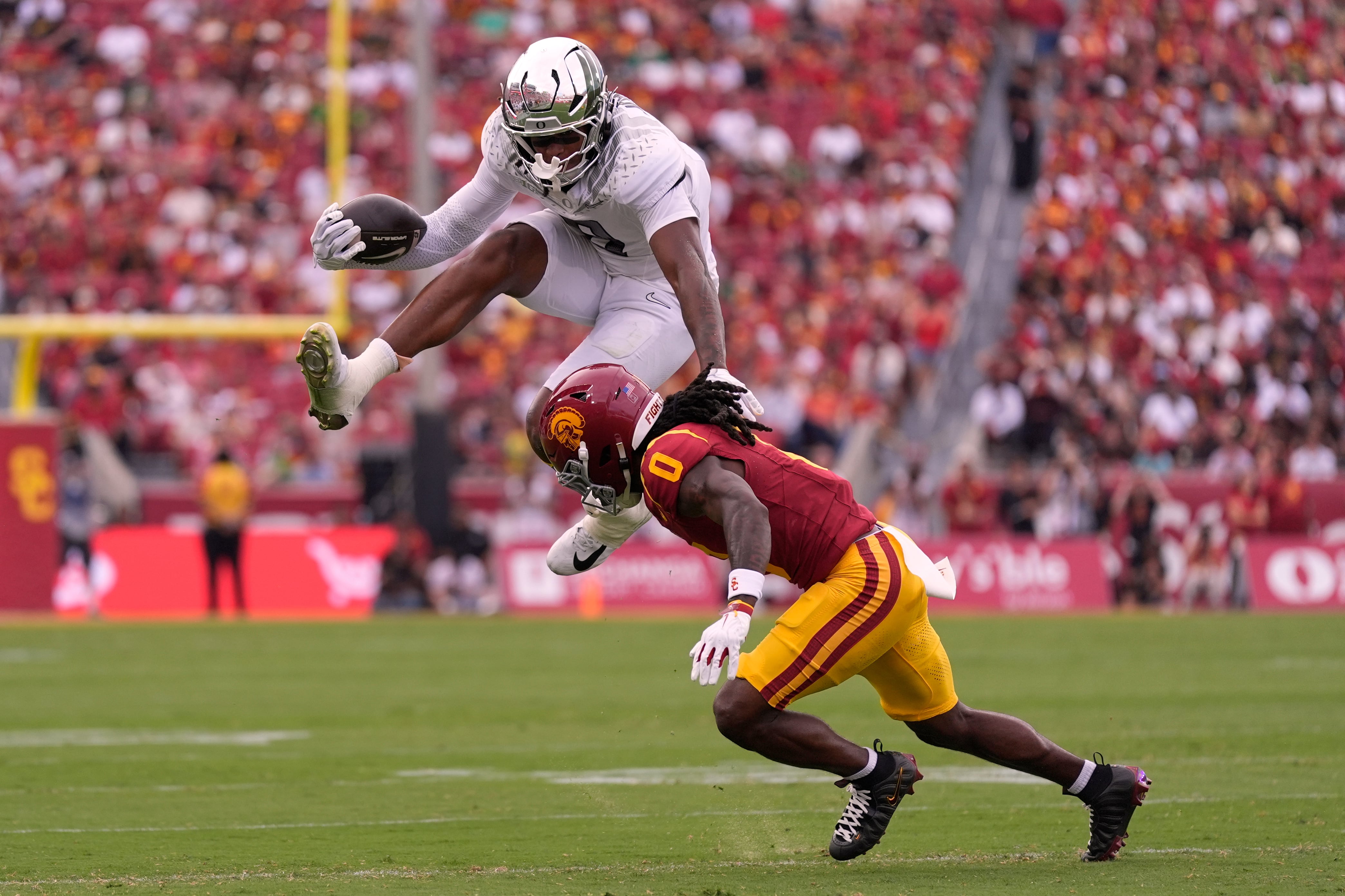Oregon Ducks Climb to No. 15 in AP Top 25 After Dominating USC
