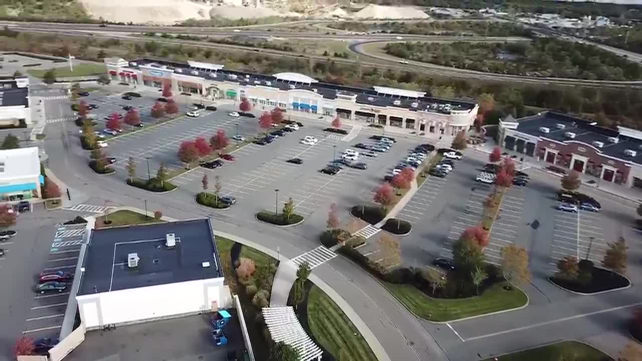 Expert Shares Strategies for Finding Genuine Deals at Outlet Malls