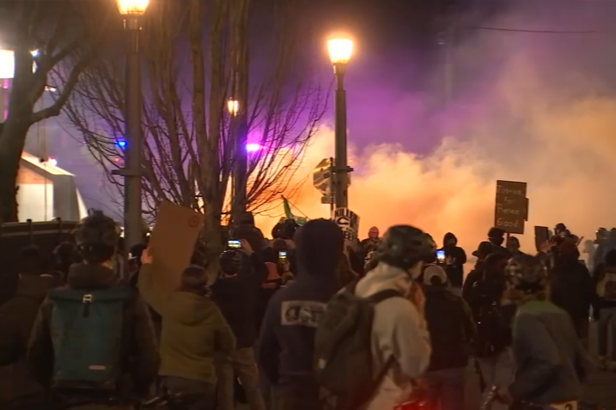 Oregon Ice Riot Union workers protest ICE at Portland facility; City leaders decry use ...