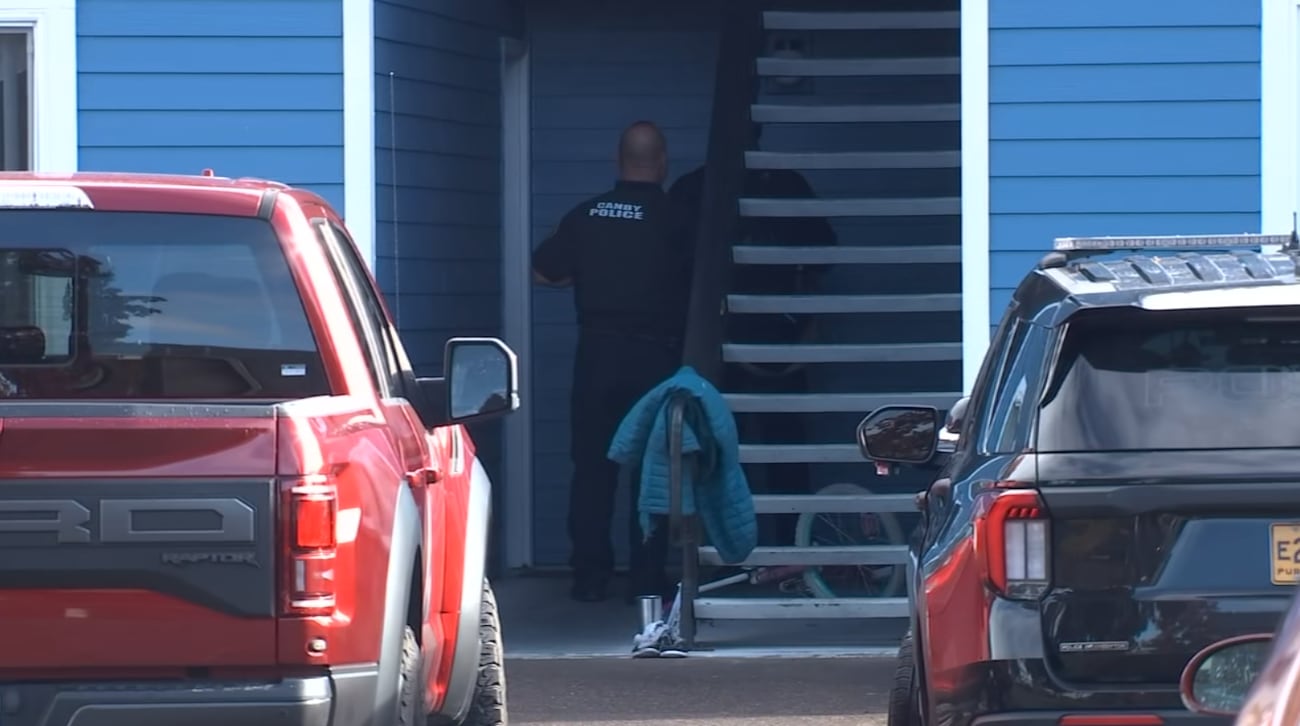 Police on scene of reported kidnapping at Canby apartment complex (KPTV)