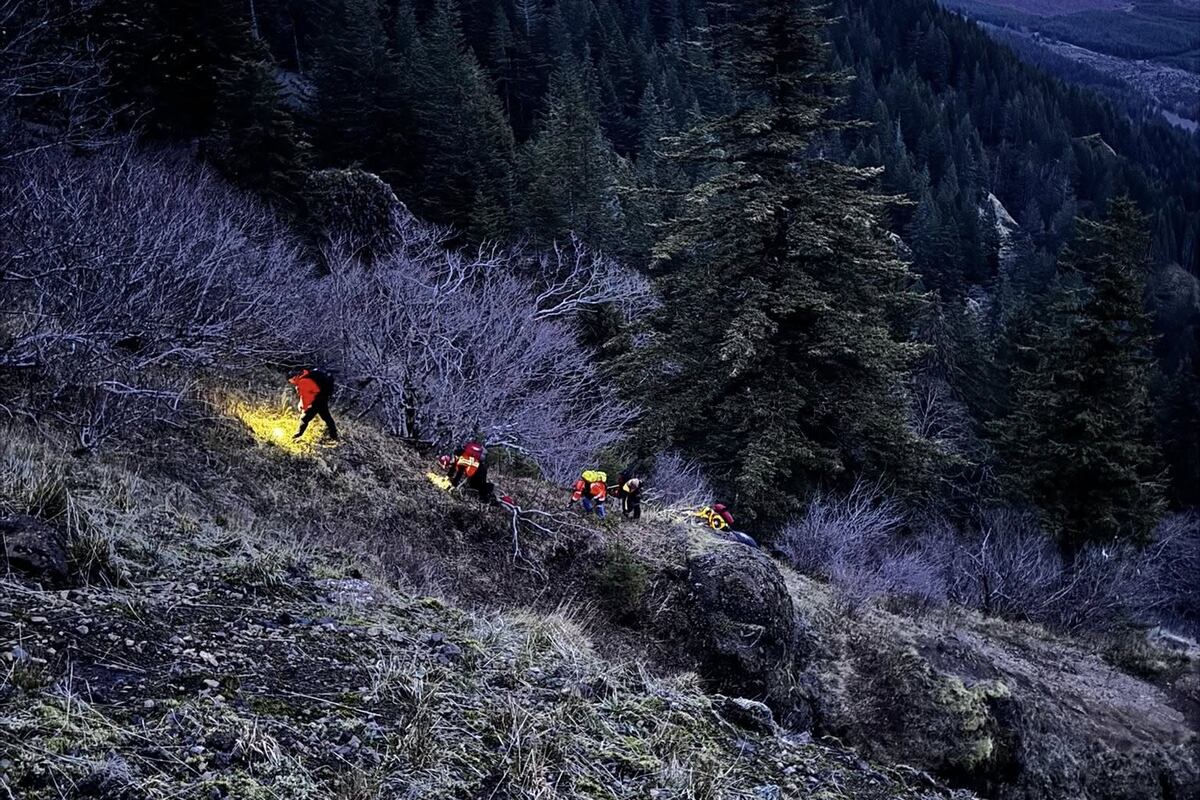 Stranded hiker rescued from 40-foot mountain cliff in Clatsop County