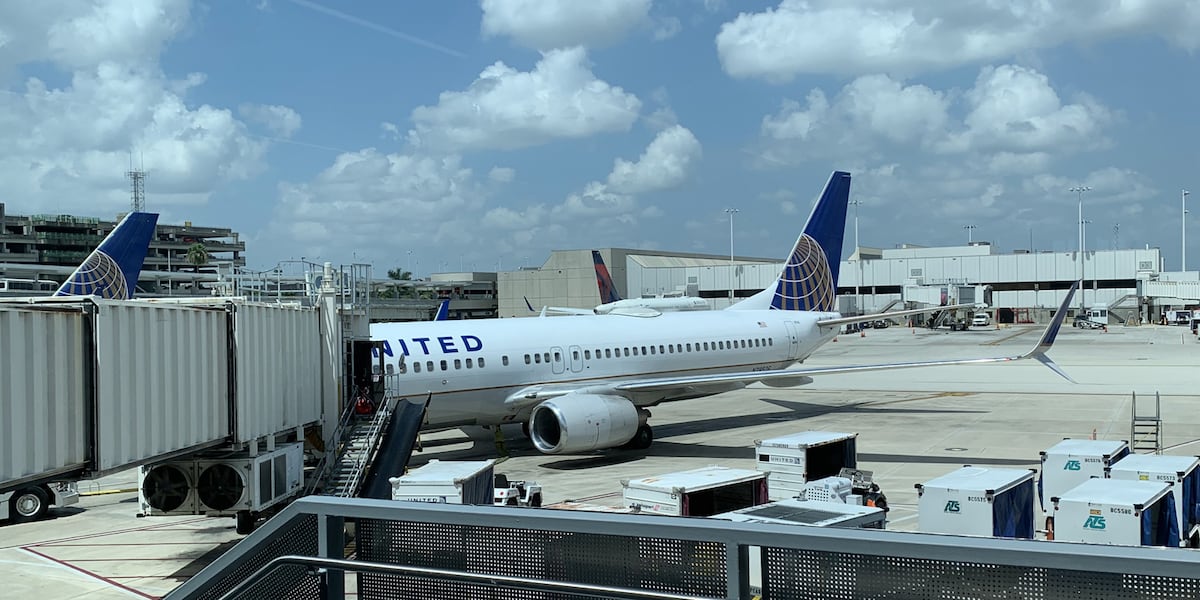 Plane Missing Rear Panel United Airlines Boeing plane missing panel lands in Medford