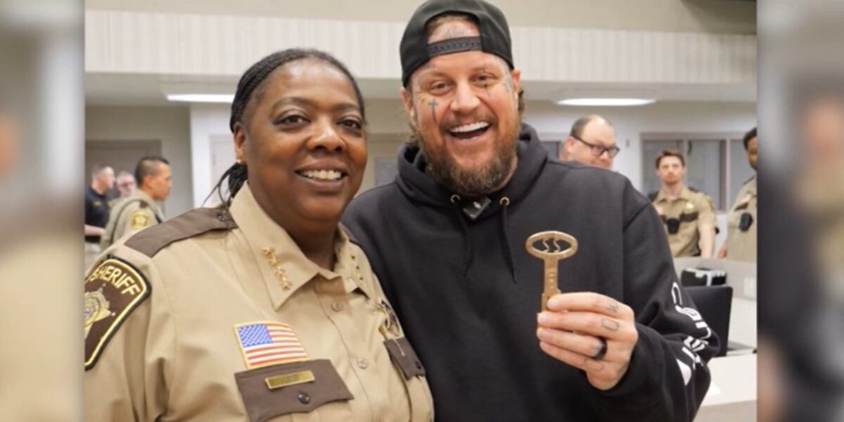 Jelly Roll surprises inmates ahead of recent concert