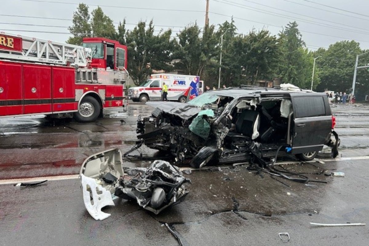 Approximately 10 people' injured, suspect dead after four-car crash in Vancouver