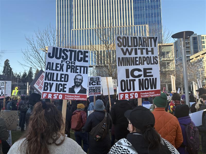 LIVE : Portlanders protest ICE following 2nd deadly shooting in Minnesota