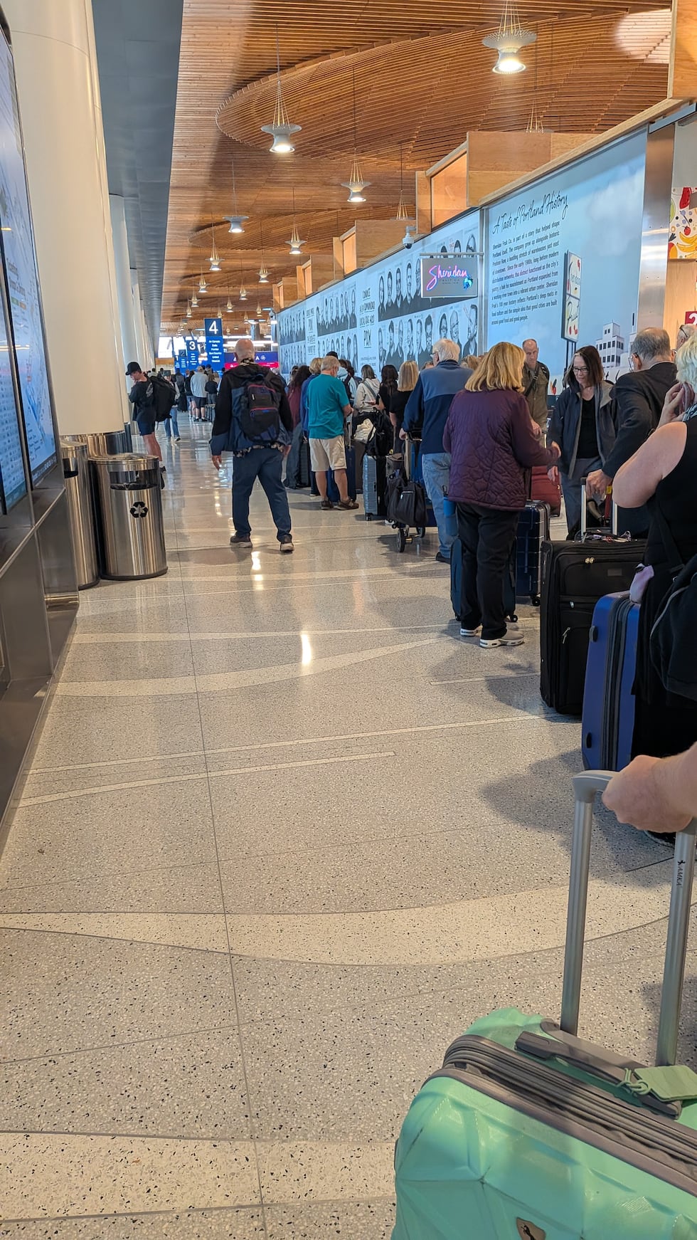 Problem Facedf PDX travelers face long wait times, possible delays amid internet ...
