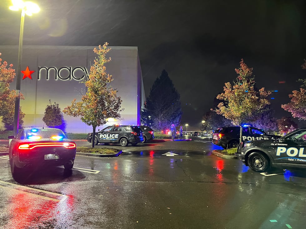 Suspect wanted after shooting kills 1, injures 2 inside Vancouver Mall
